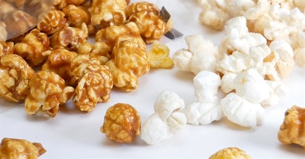 What'S the Difference between Kettle Corn And Caramel Corn